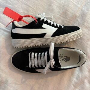 Off White Womens arrow low ‘Black White’ shoes